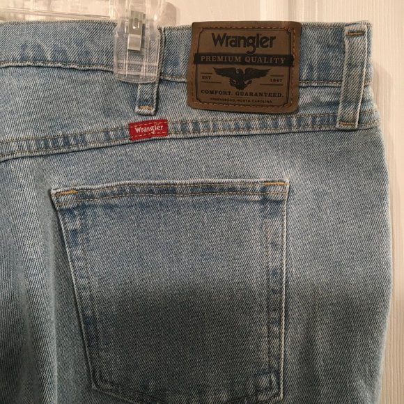 Men's Wrangler Relaxed Fit Denim Jeans - Picture 6 of 7